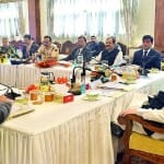 गृहमंत्री अमित शाह श्रीनगर में सुरक्षा बैठक लेते हुए