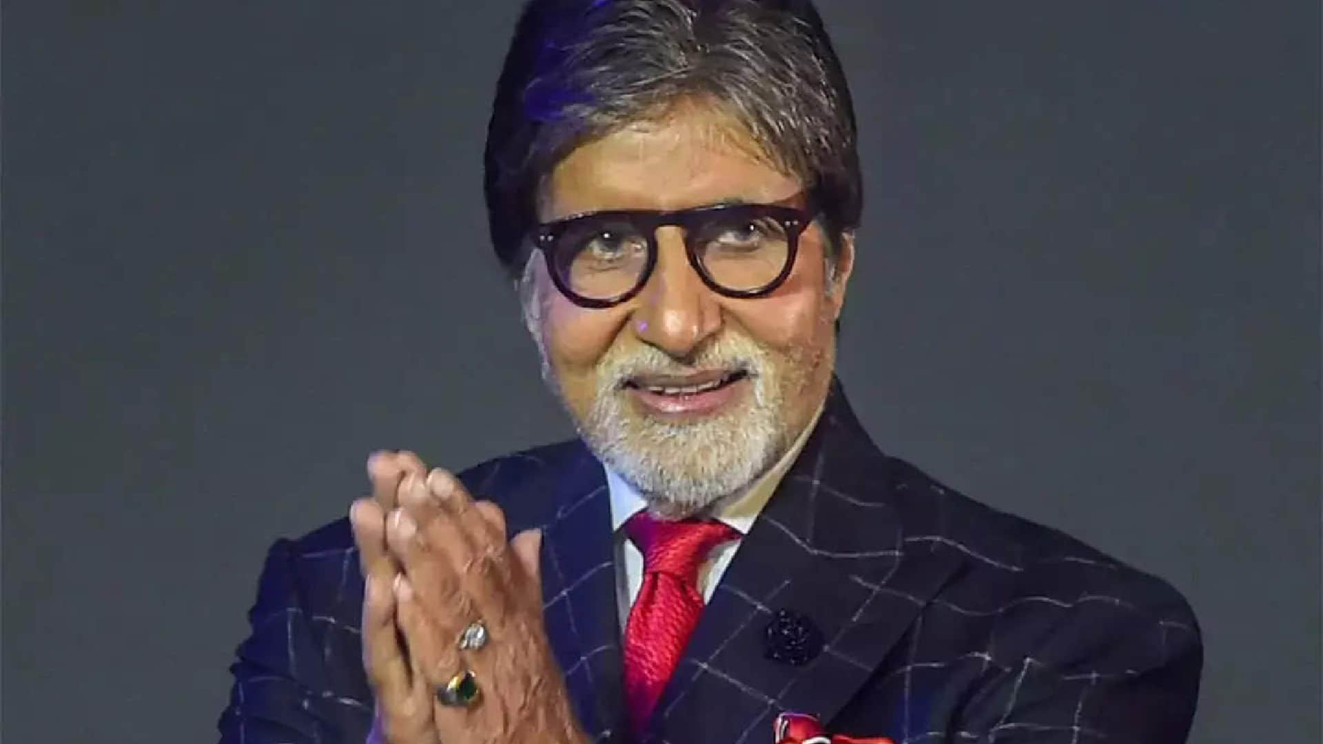 Amitabh bachchan birthday Abhishek bachchan give surprise to big b on the sets of kbc 14, actor got emotional
