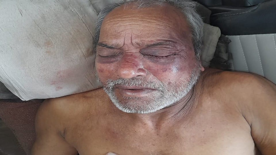 miscreants attacked the priest in the temple in etah