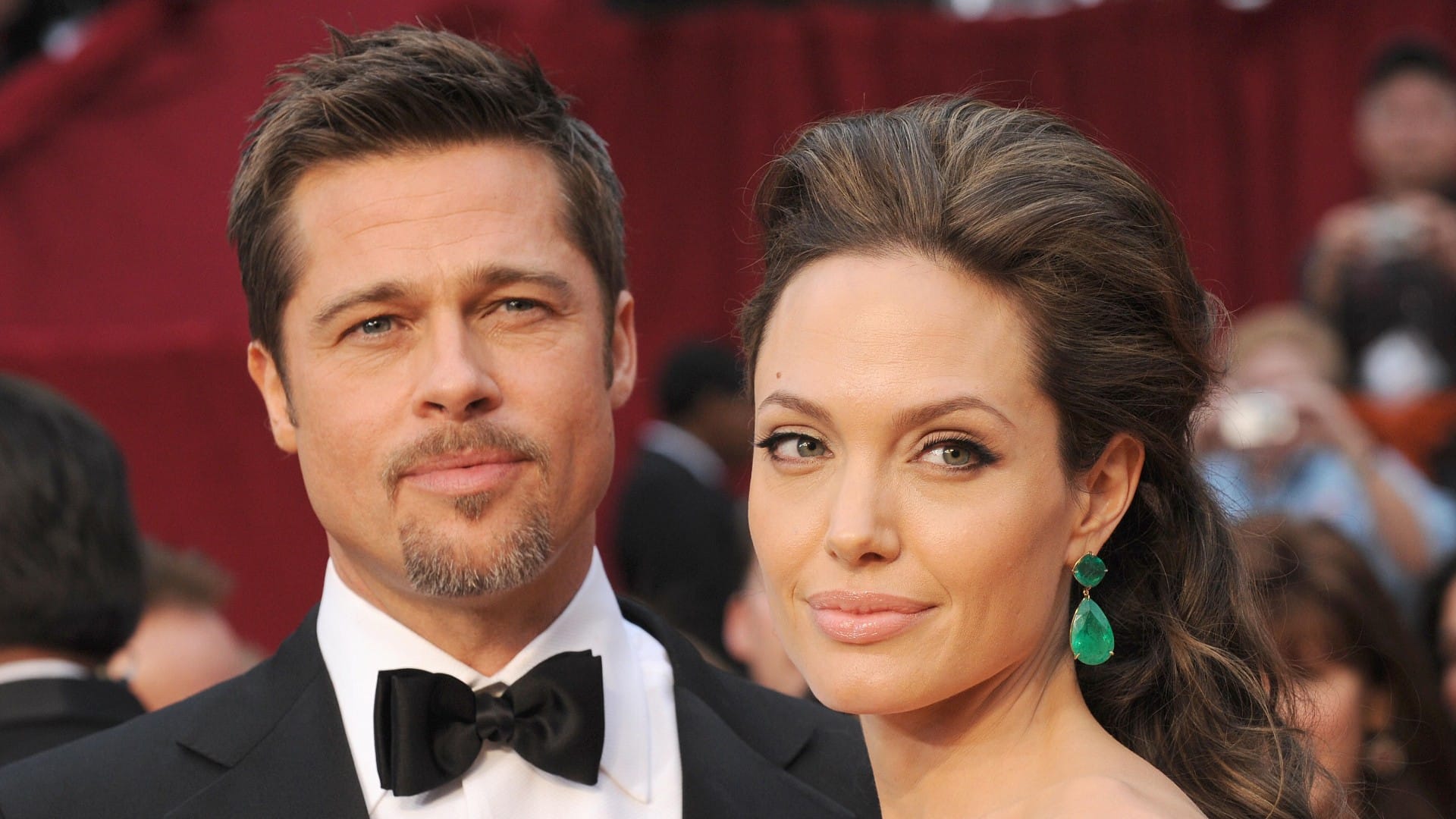 Angelina Jolie made serious allegations against Brad Pitt, said - he strangled the child and hit me