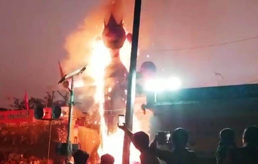 The effigies of Ravana, Meghnad and Kumbhakaran were also burnt in the countryside.