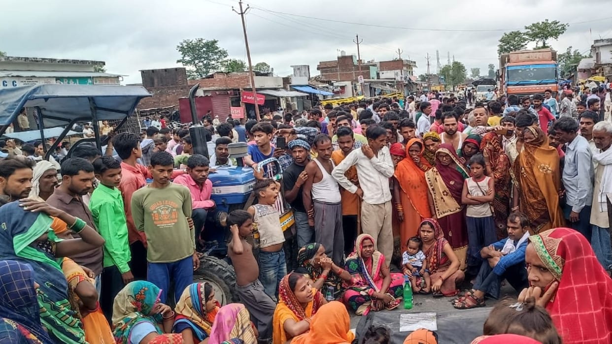 Family of watchman killed in tiger attack blocks road in Gola of Kheri
