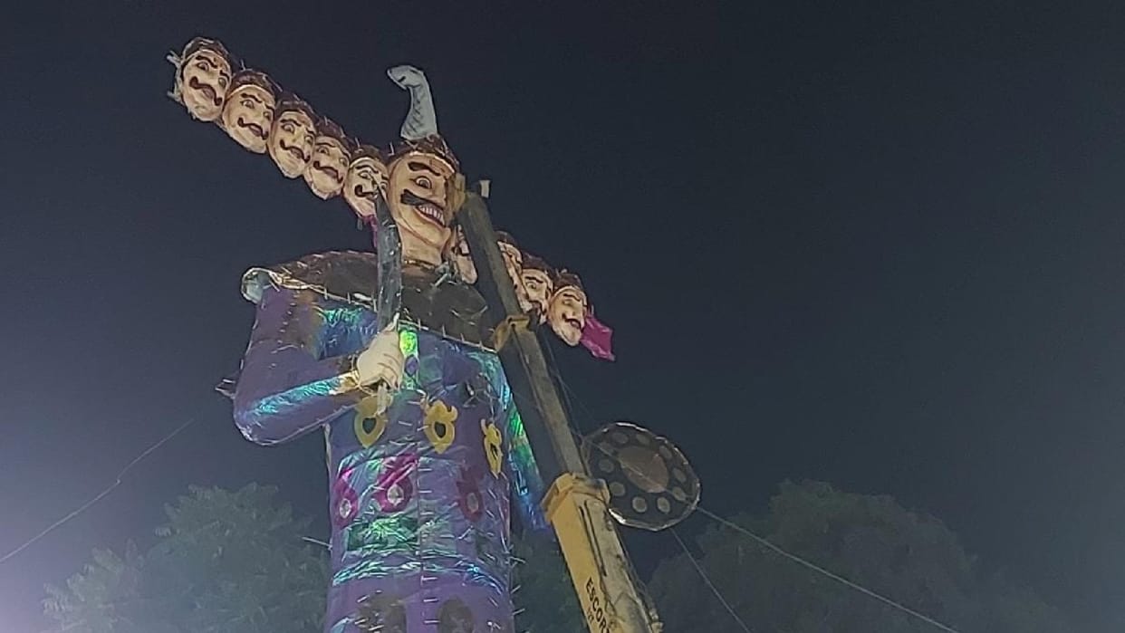 Dussehra 2022 Dussehra ground of Chhindwara decorated with LED lights 51 feet high Ravana will be burnt