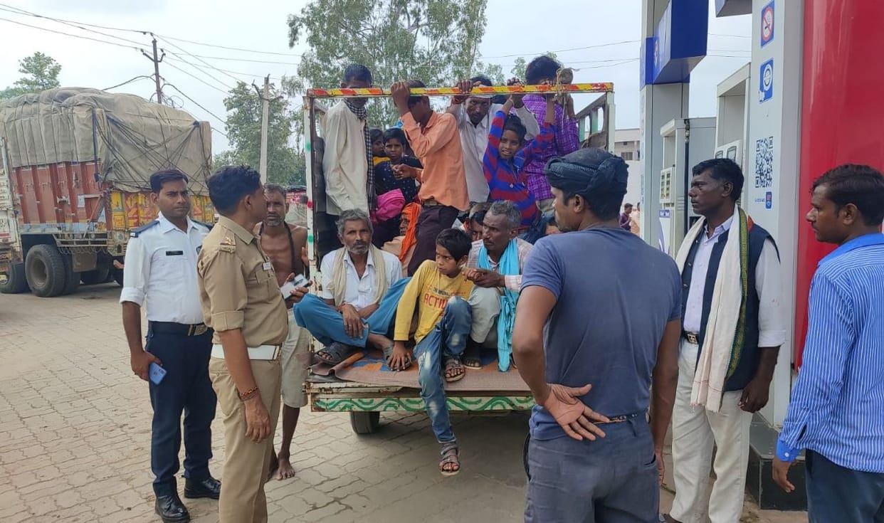Passengers unloaded from tractor-trolleys, invoiced