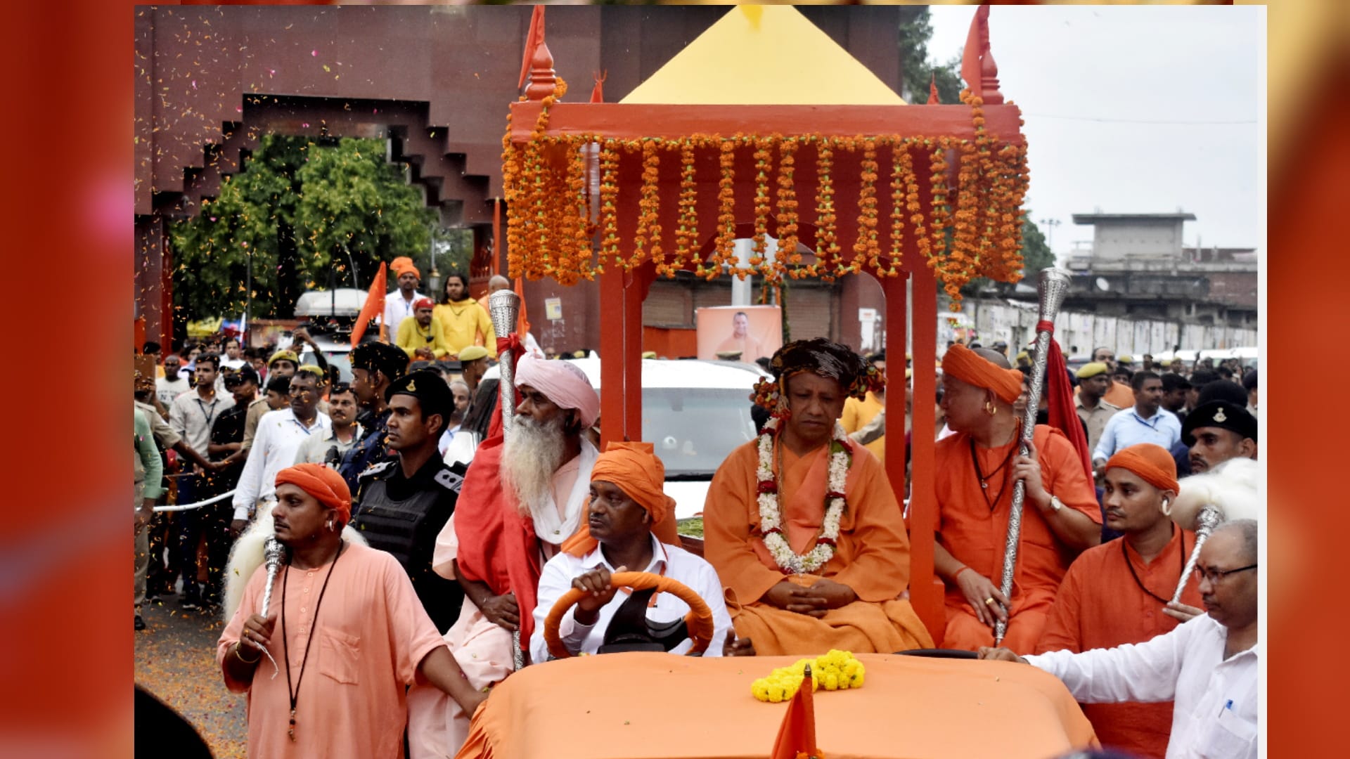 CM Yogi Adityanath performed Tilak of Shri Ram at Mansarovar Ramlila Maidan