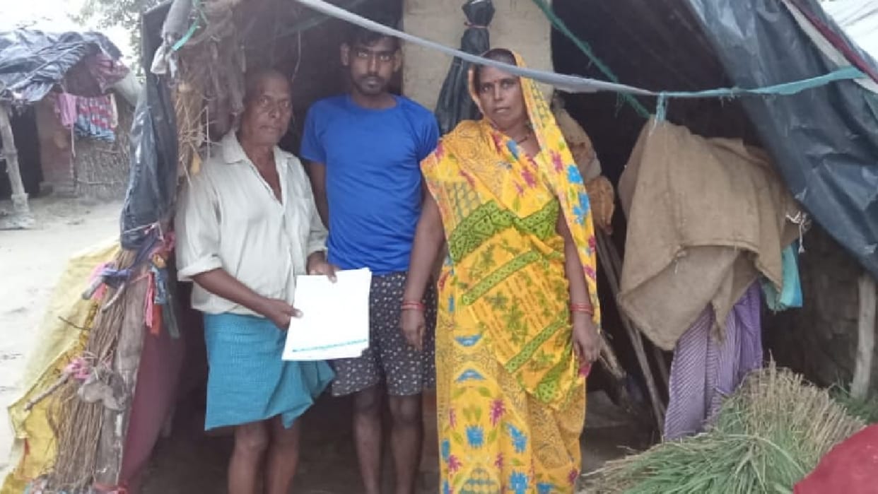 Sahajanwan MLA Pradeep Shukla helped financially by reaching Ramanand village