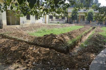 जिला अस्पताल में क्रिटिकल केयर वार्ड के लिए खोदी गई नींव। संवाद