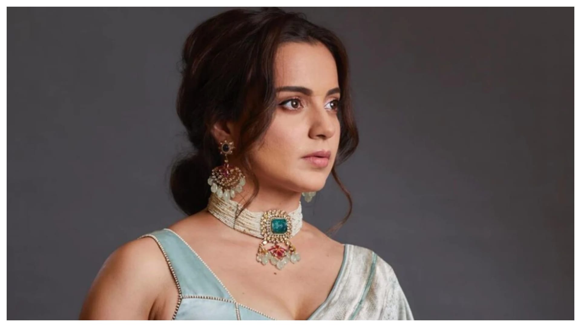 Emergency Actress Kangana Ranaut shares pics with soldiers worships rifles during Vijay Dashmi Shastra Pooja