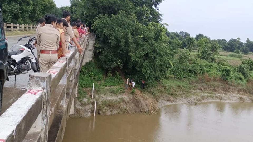 Teenager drowned in Kali river during statue immersion in Mainpuri