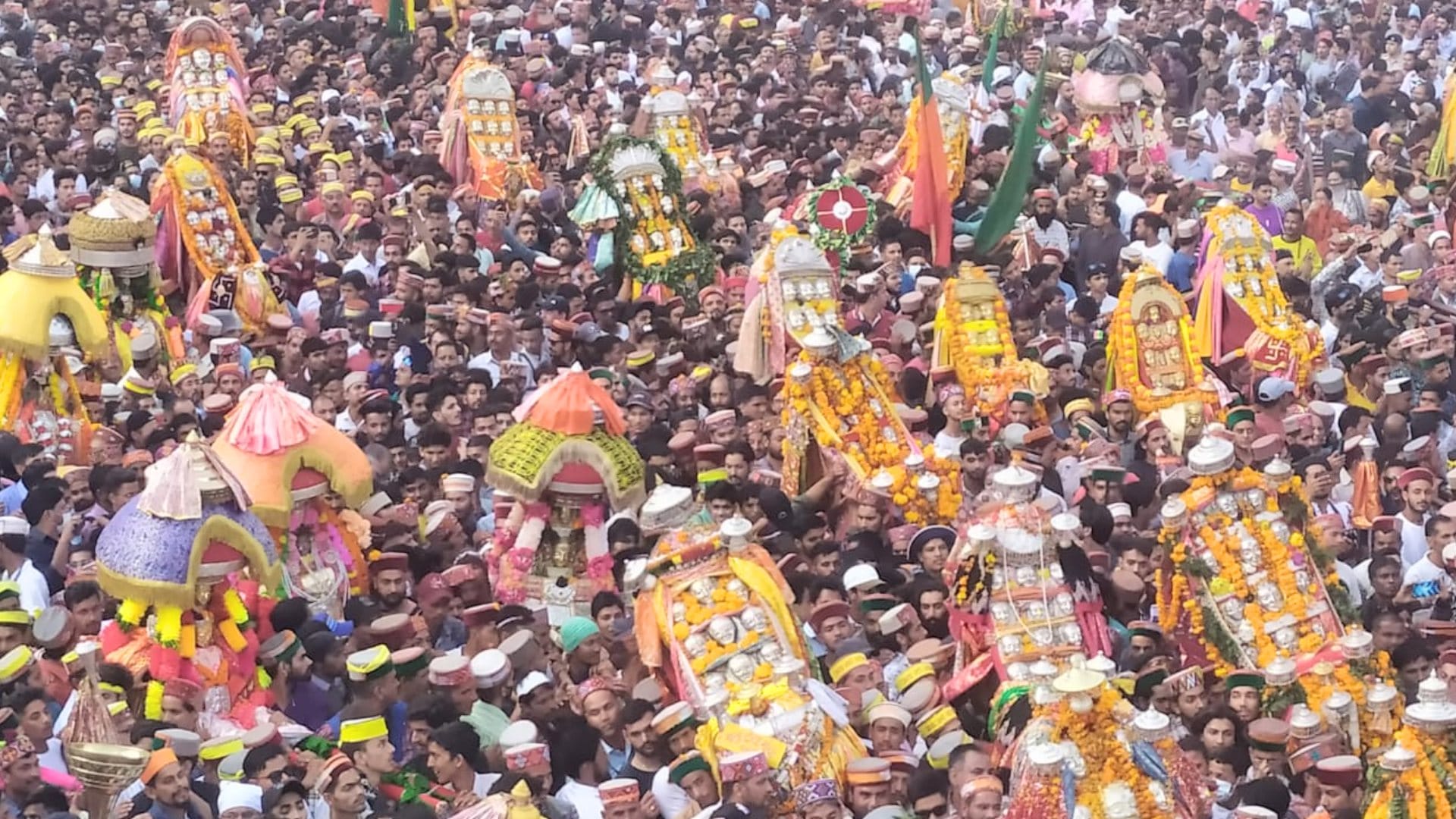 International Kullu Dussehra: Beginning of Maha Kumbh of Gods and   Goddesses, PM Modi also became a witness,