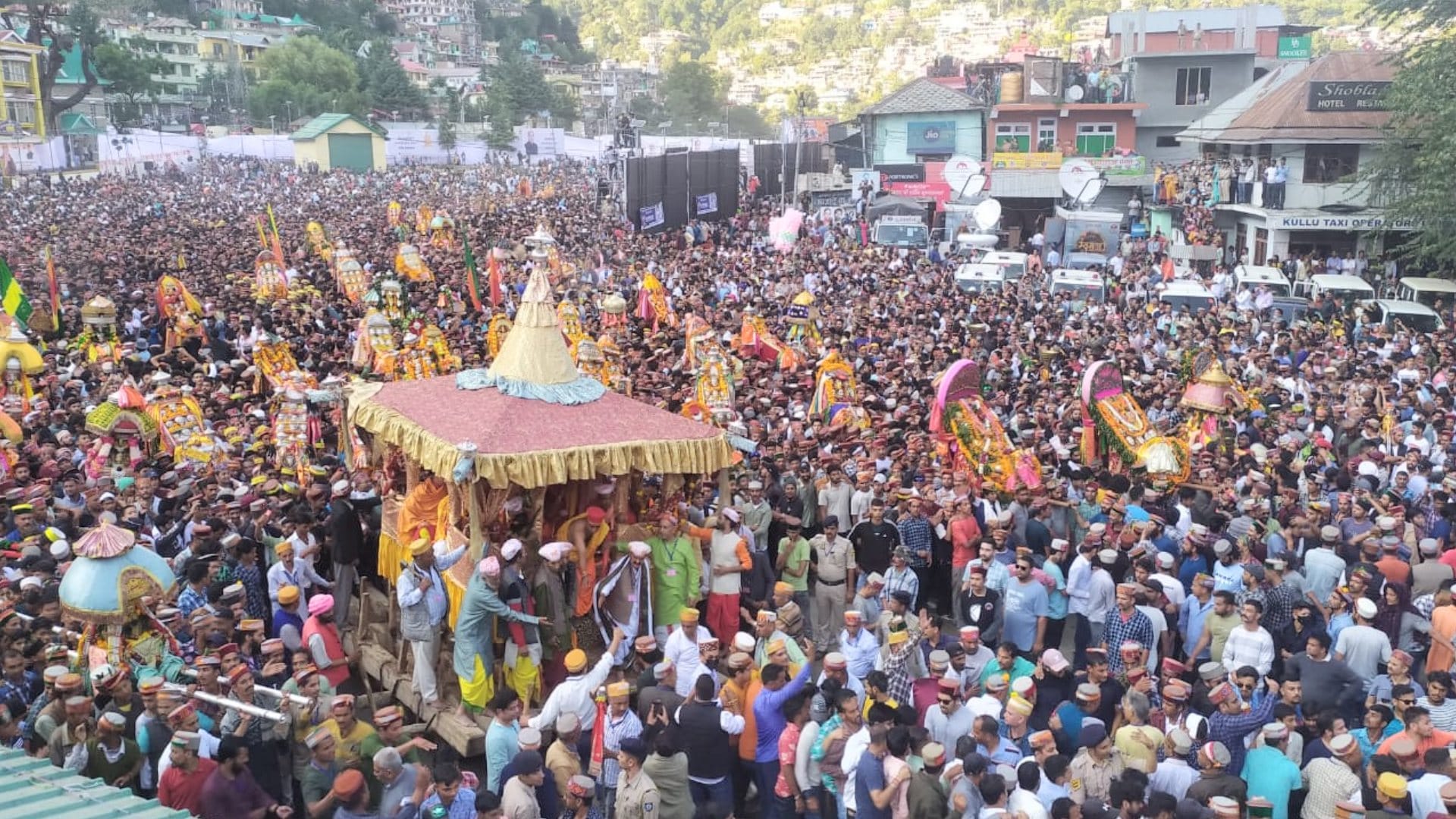 International Kullu Dussehra: Beginning of Maha Kumbh of Gods and   Goddesses, PM Modi also became a witness,