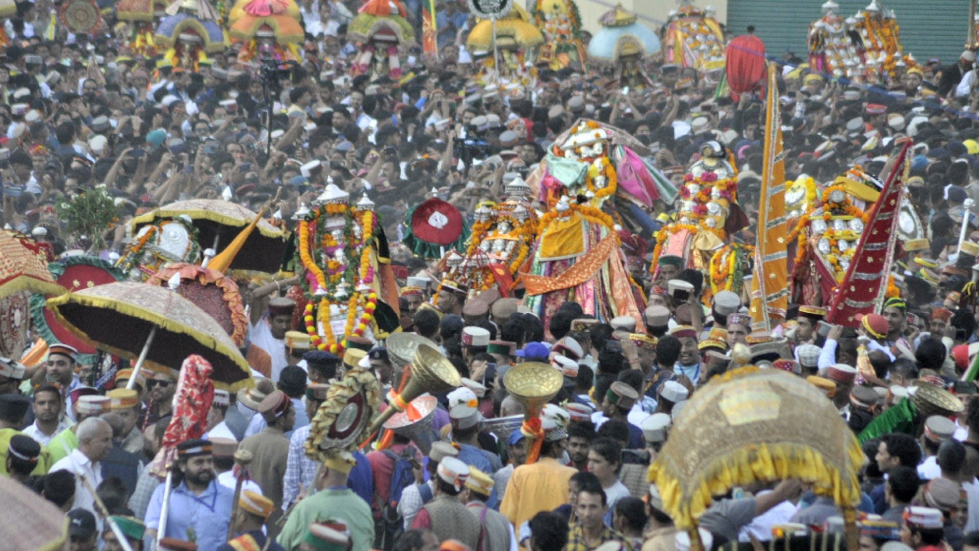 International Kullu Dussehra: Beginning of Maha Kumbh of Gods and   Goddesses, PM Modi also became a witness,
