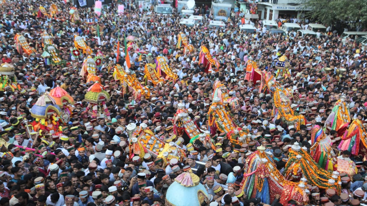 Kullu Dussehra: 16 gods and goddesses will come from a distance of 200