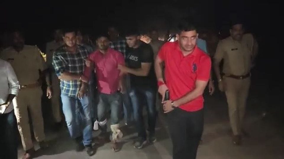 mathura police arrested main accused of triple murder case in encounter