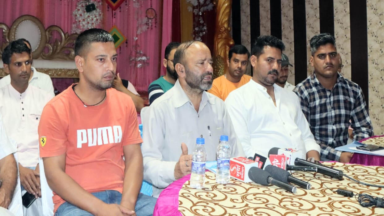 Politics: 80 people including former block president resign from Mandi Congress
