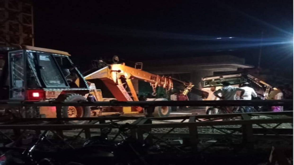 Saharanpur: rail traffic disrupted due to dumper sunk on the railway track, many trains including express stop