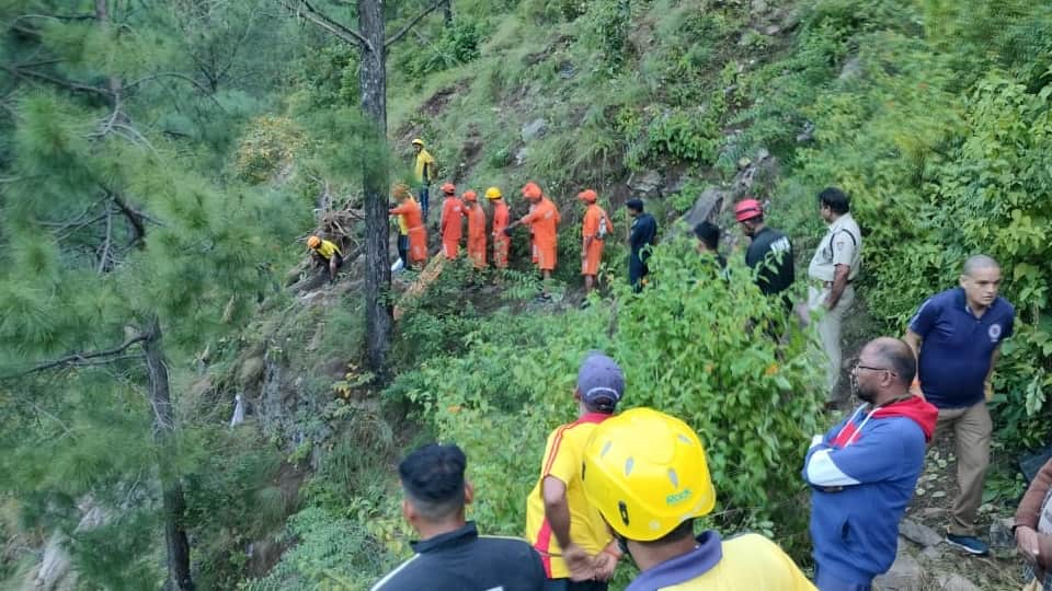 Uttarakhand Pauri Bus Accident: Two year old girl return from ditch safely after 11 hours