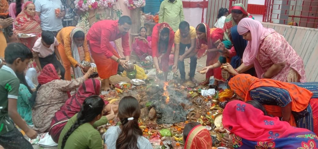 Navratri's completion took place between Havan and Jaighosh, worshiped the girls
