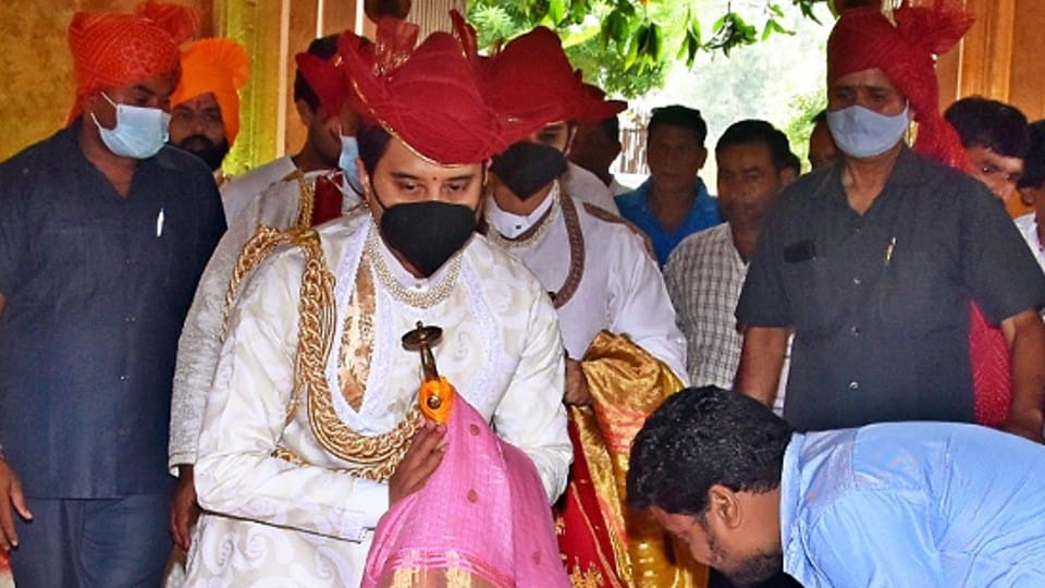Union Minister Jyotiraditya Scindia seen in royal attire worshiped with family