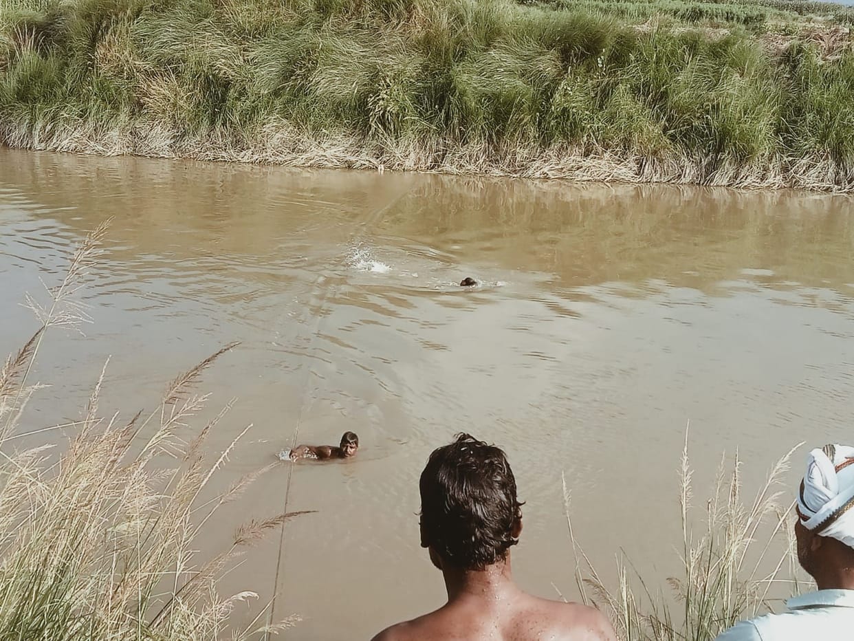 Kanpur Dehat : A farmer going to collect crops from the field by crossing the river Rind drowned in water