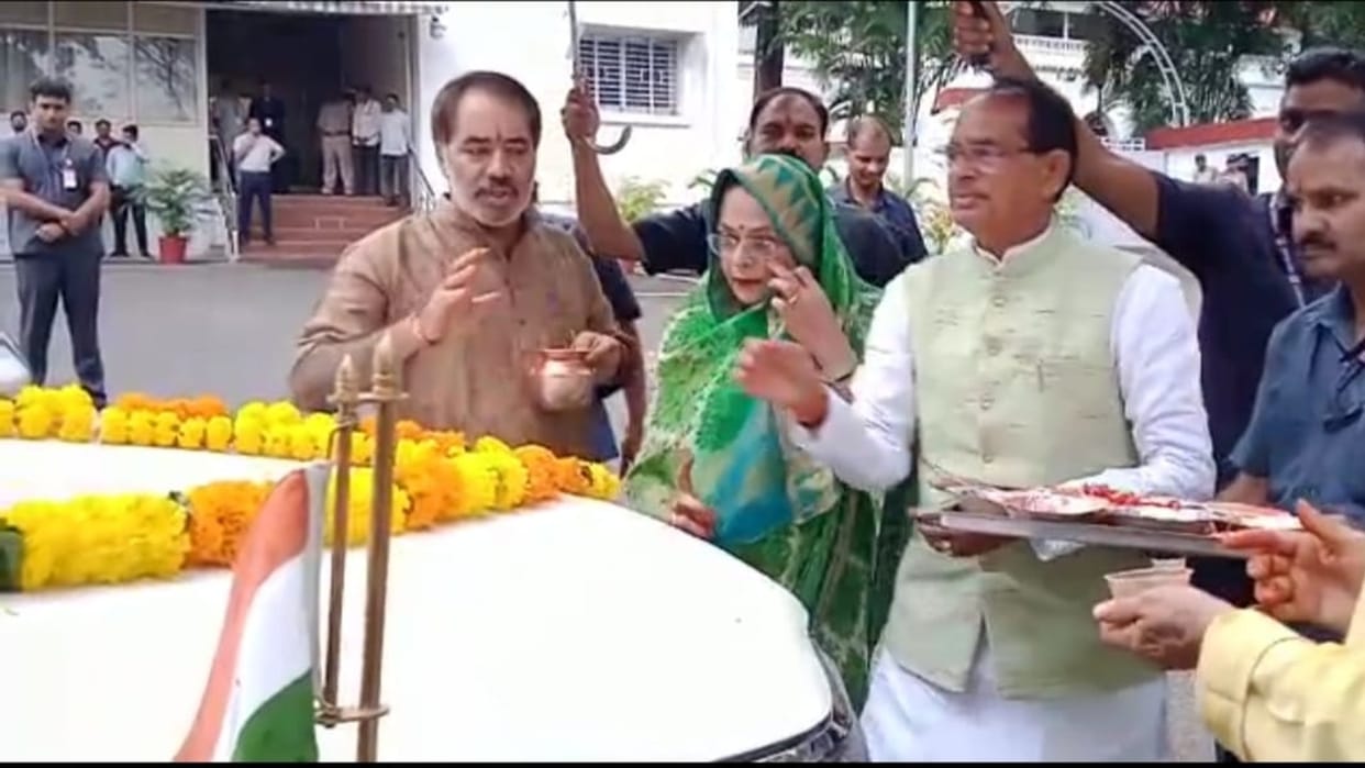 RSS took out path movement, CM also offered prayers