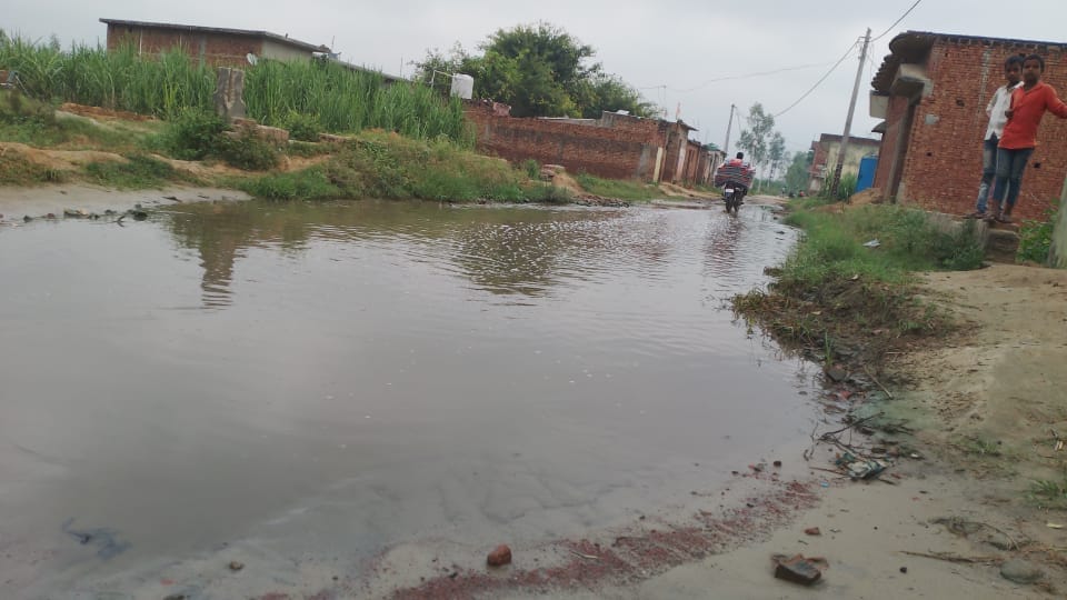 People troubled by mud and waterlogging on broken roads in Nartho village of Amroha