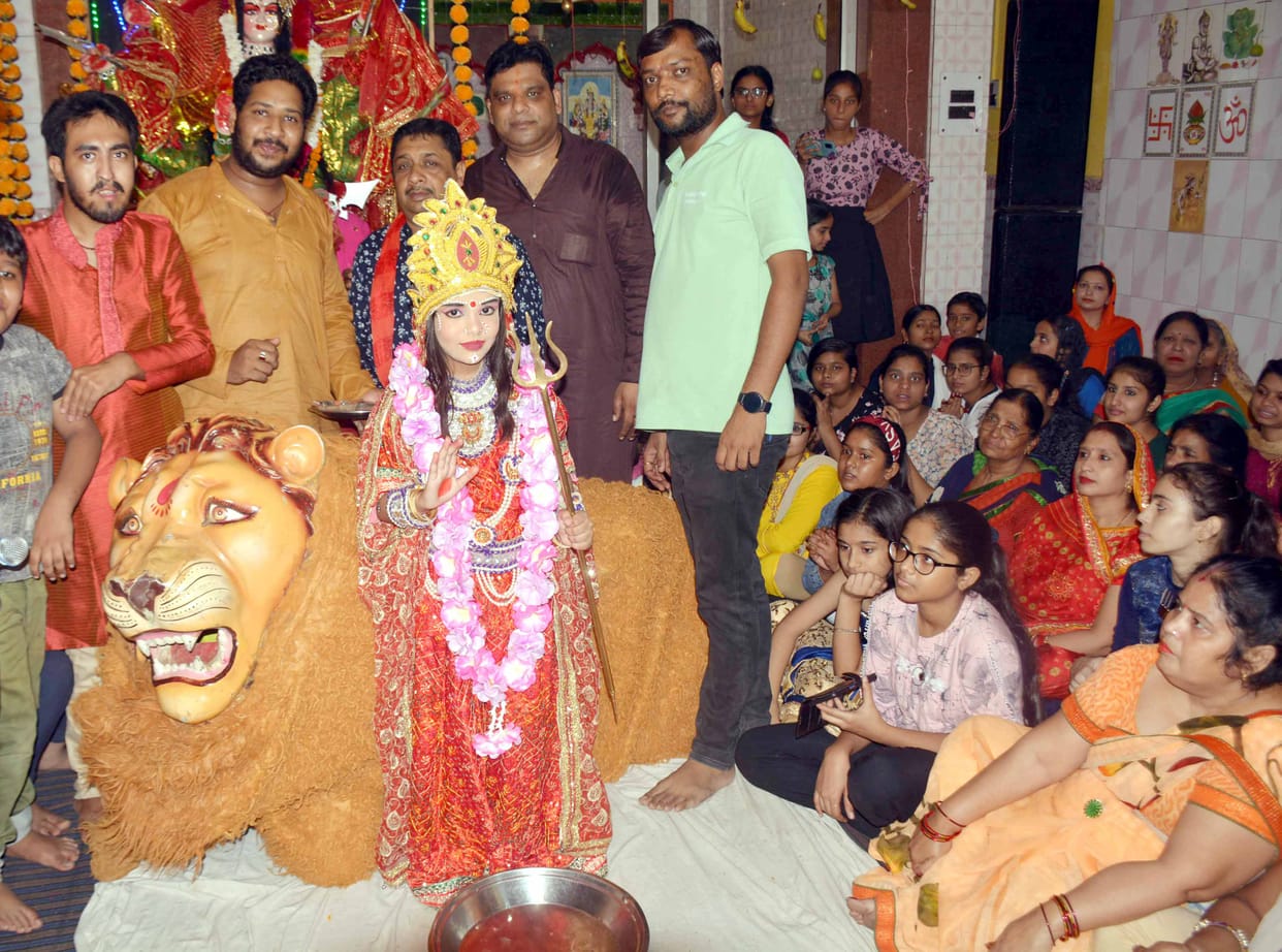 Crowd gathered to worship Maa Siddhidatri