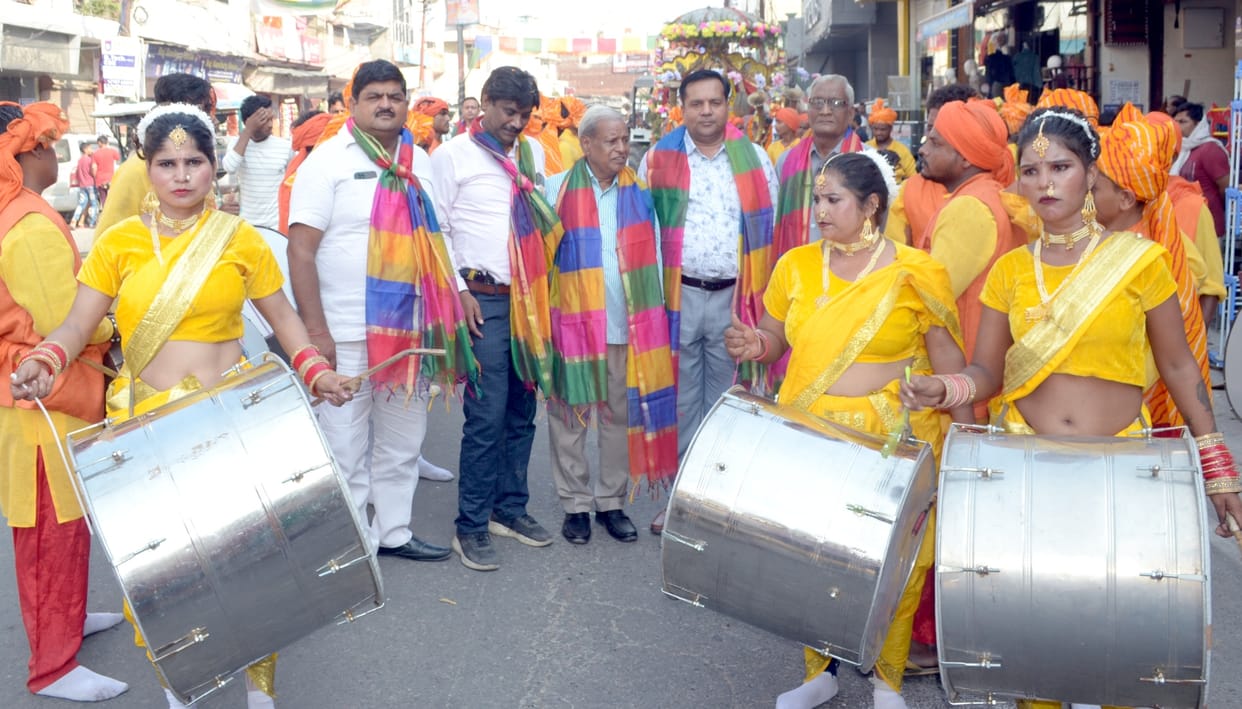 The procession of Maharaja Agrasen took out with the bandwagon
