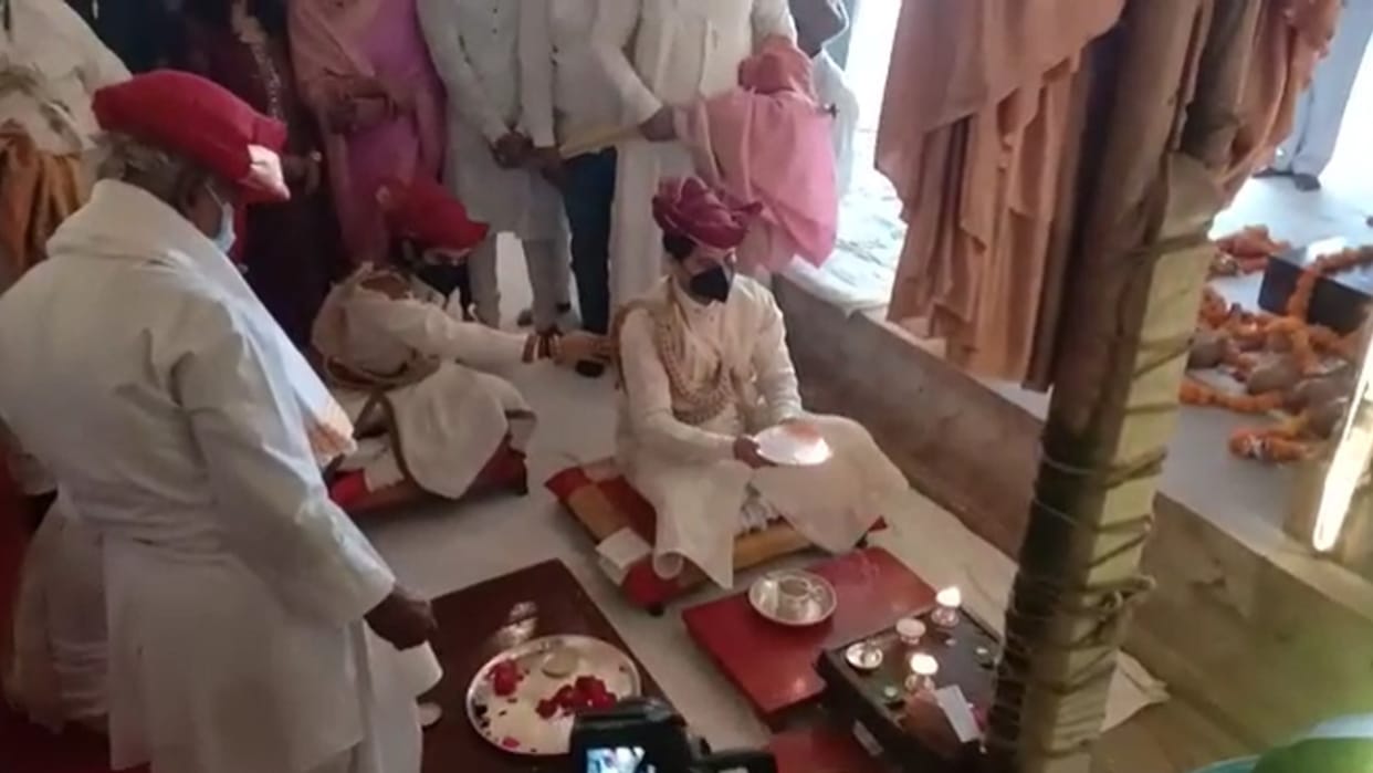 Union Minister Jyotiraditya Scindia seen in royal attire worshiped with family