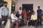 हाथरस : गांव कुंवरपुर में आंगनबाड़ी केंद्र का निरीक्षण करते सीडीपीओ।   संवाद