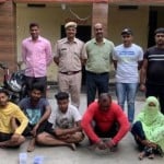 पुलिस गिरफ्त में आरोपी।
