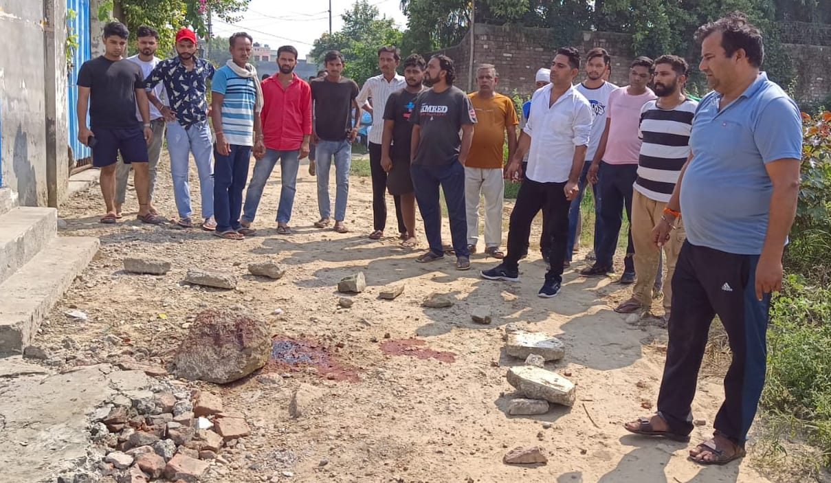youth killed by hitting him on the head with a stone