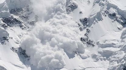 Avalanche alert in chamoli uttarakhand Snowfall in high altitude areas Weather news read more updates in hindi