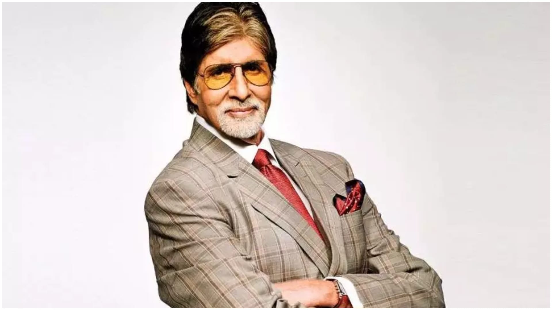 Amitabh Bachchan Birthday Khwaja Abbas sign Big B for saat Hindustani after talking to Harivansh Rai Bachchan