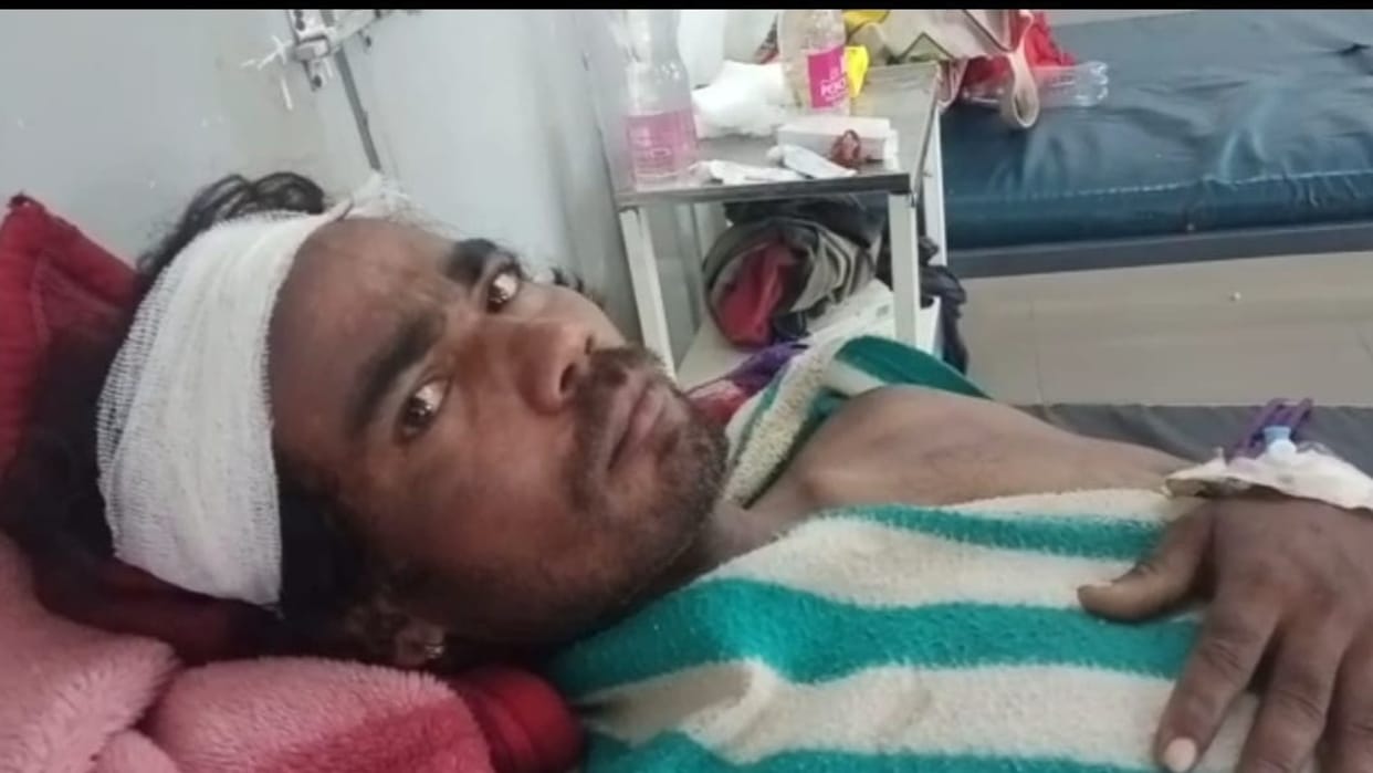 Youth scorched due to high tension line in Chhindwara  accident while taking out a bird trapped