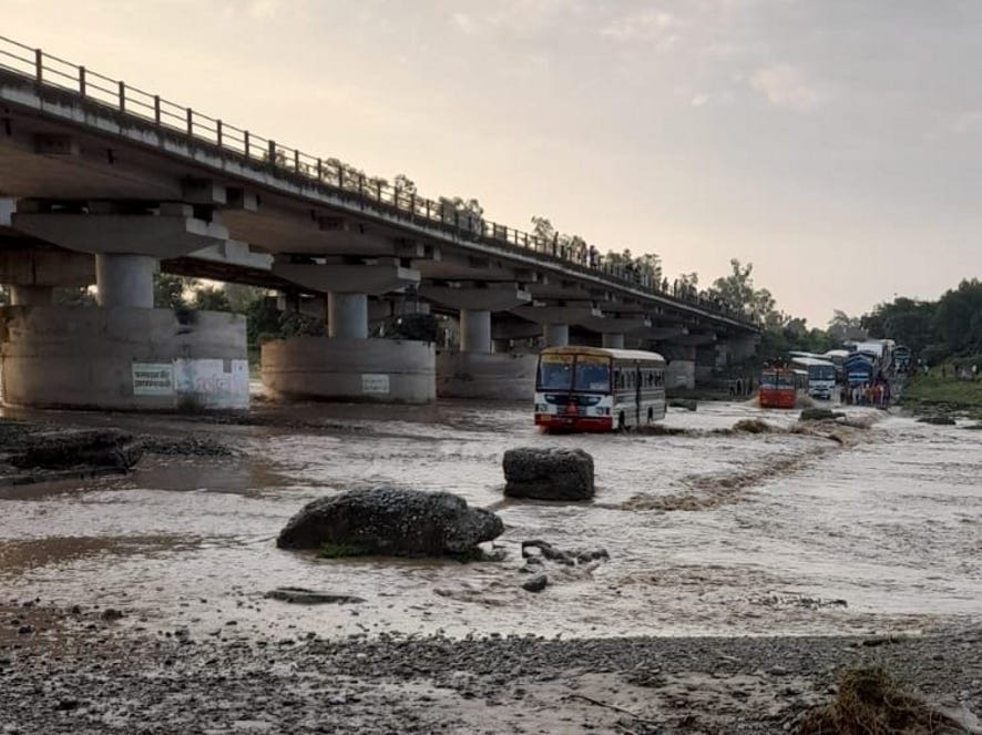 Vehicular traffic remained closed overnight on the Kotawali river