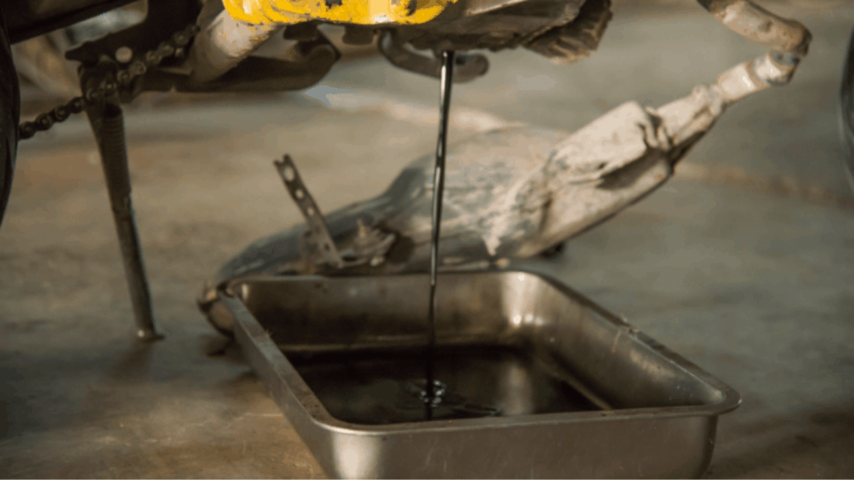 If the engine oil of your bike turns black too soon, be careful otherwise there will be a big loss