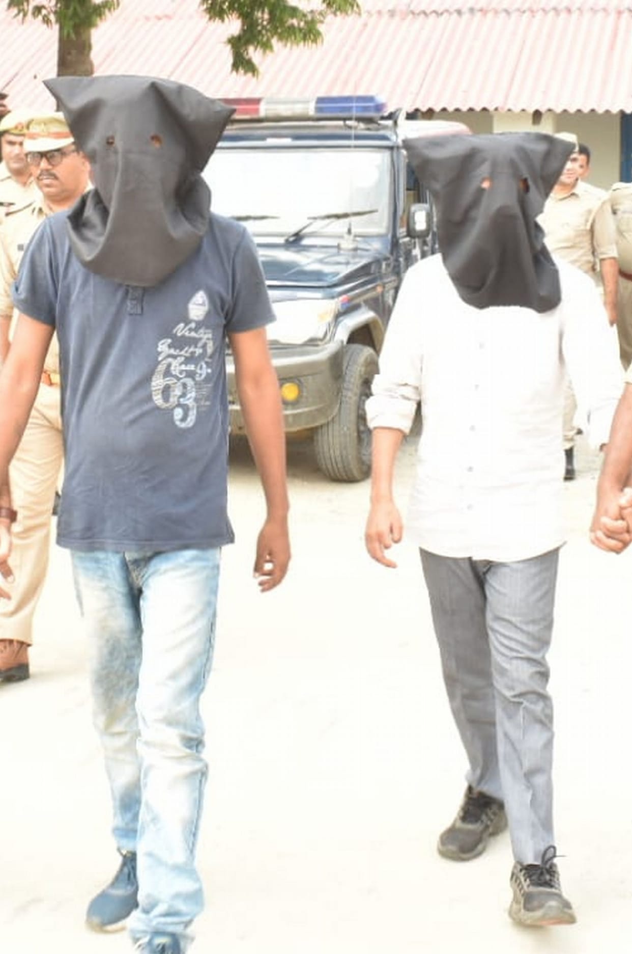 269 boxes of liquor recovered from mini truck, two smugglers caught