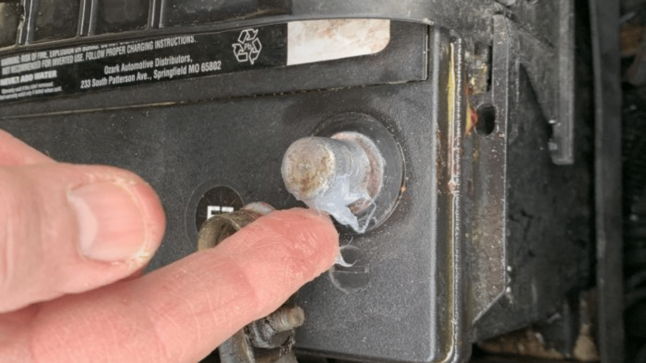 very easy to increase the life of car battery, always keep these five things in mind