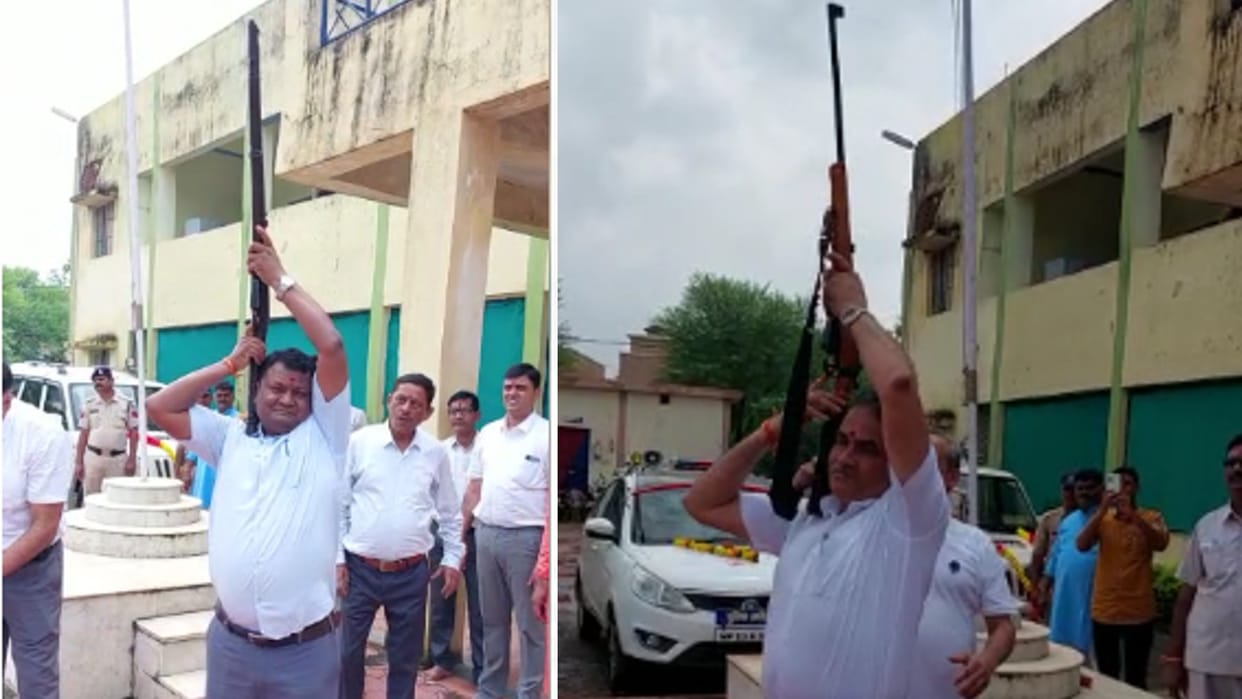 police department did weapon worship celebrated by firing joyfully Damoh SP played the tradition