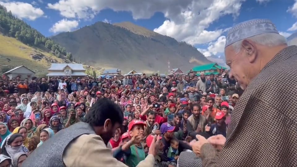 Farooq danced with children in Wadwan-Madhwa of Kishtwar, reached the village riding on a horse