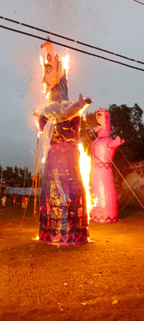 Hardoi, Doli Bhumi Girat Daskandhar, Chubhit Sindhu Siri Giant Bhudhar