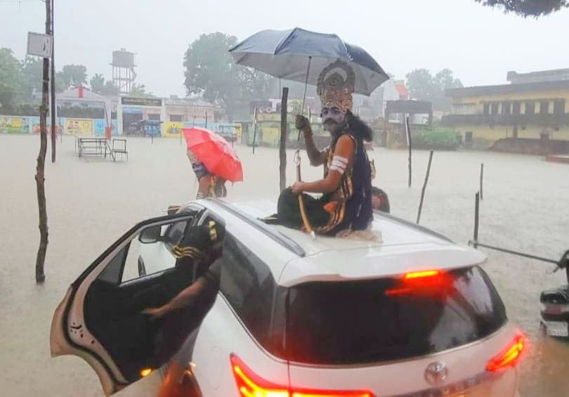 rain,ramlila,gonda,car,ravan dahan
