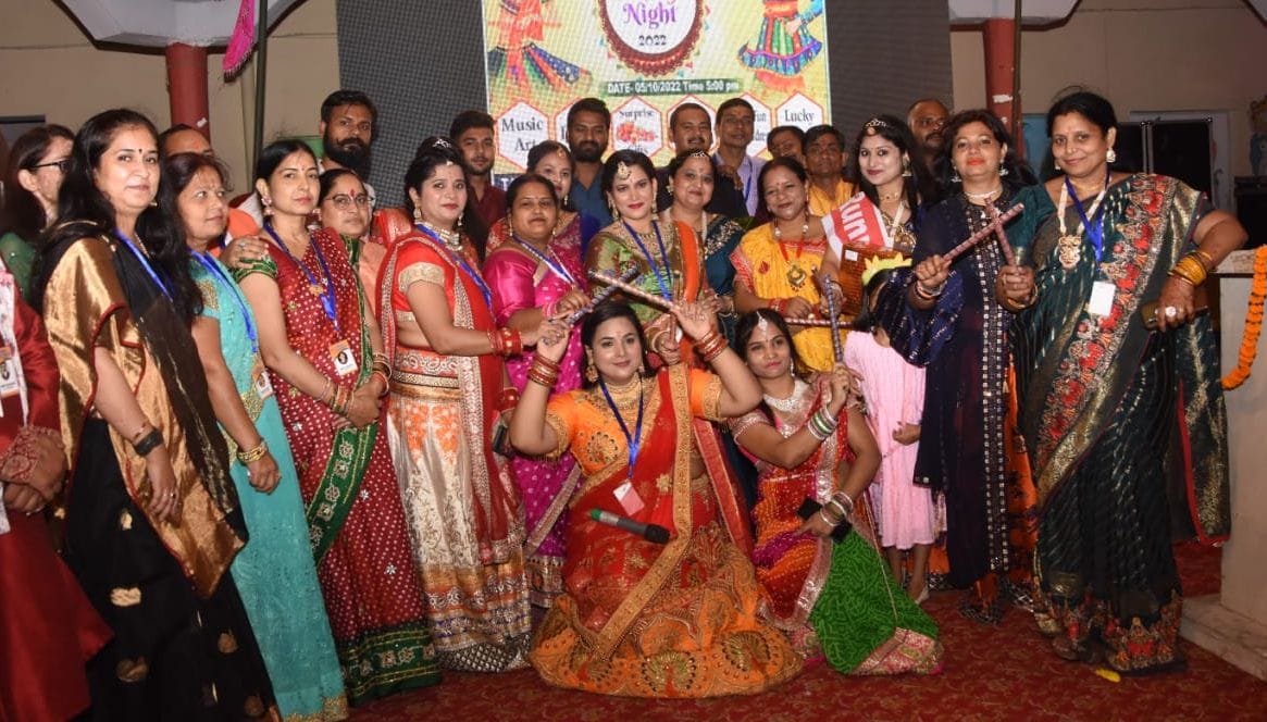 Hardoi, Priya became the best dandiya queen