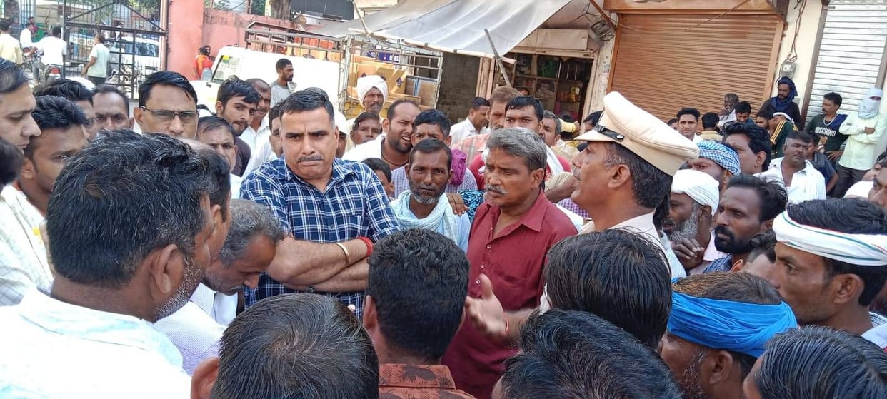 Contractor, shopkeeper attacked in grain market, angry workers stop work