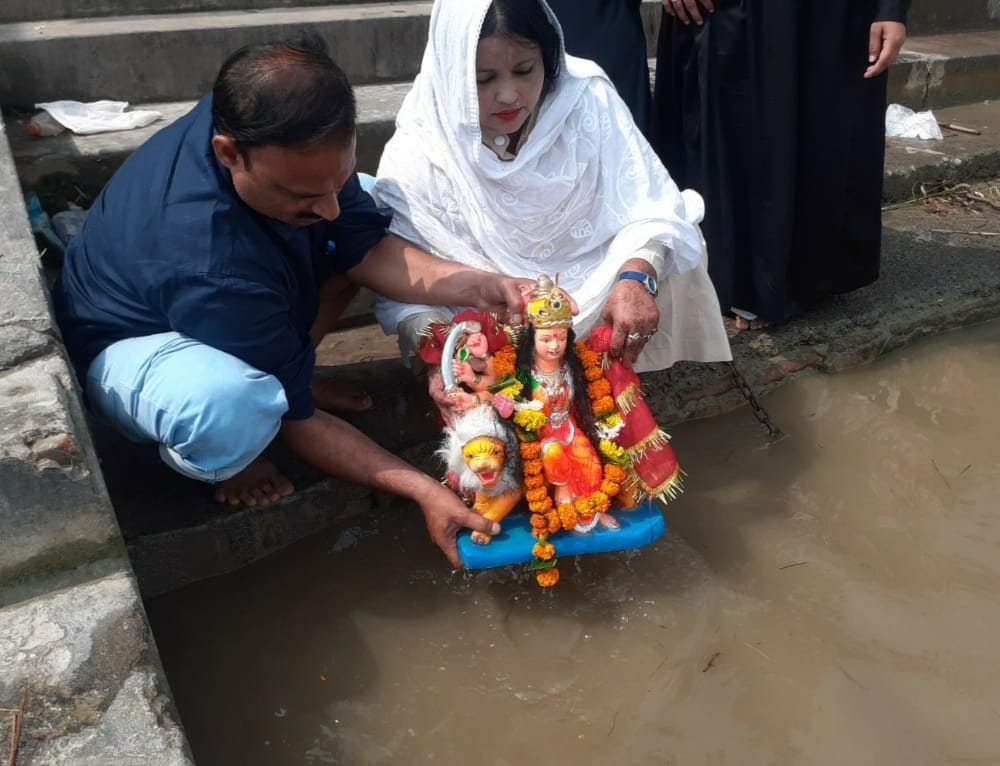 Ruby Khan went to Gangaghat and immersed the urn and the idol of Maa Durga