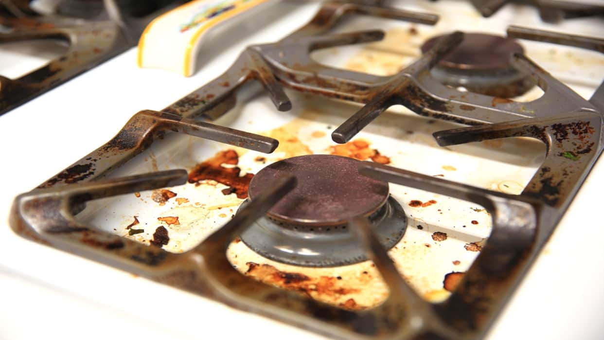 Kitchen Hacks To Clean Burnt Gas Stove And Gas Burner Cleaning Tips in Hindi