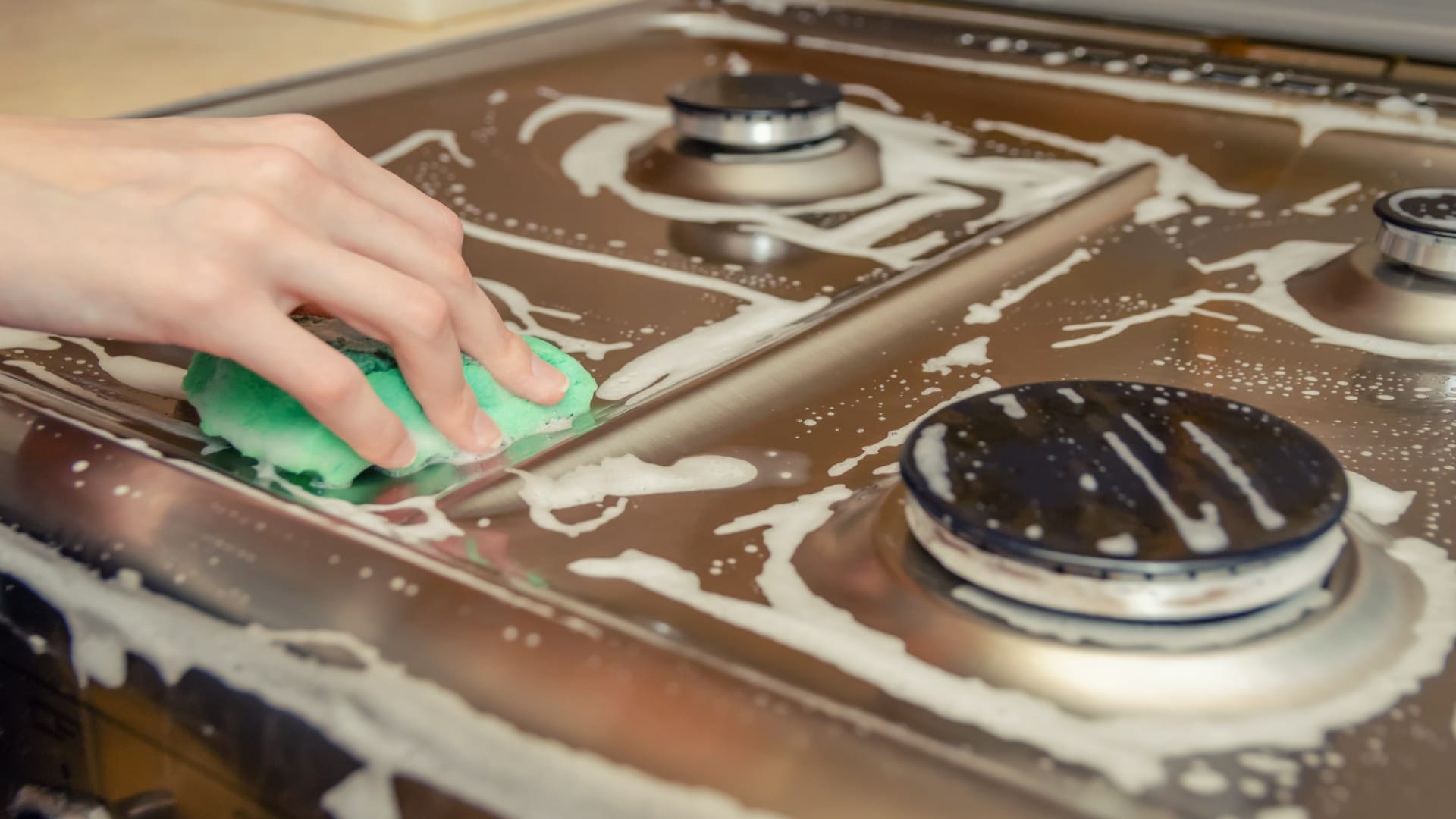 Kitchen Hacks To Clean Burnt Gas Stove And Gas Burner Cleaning Tips in Hindi
