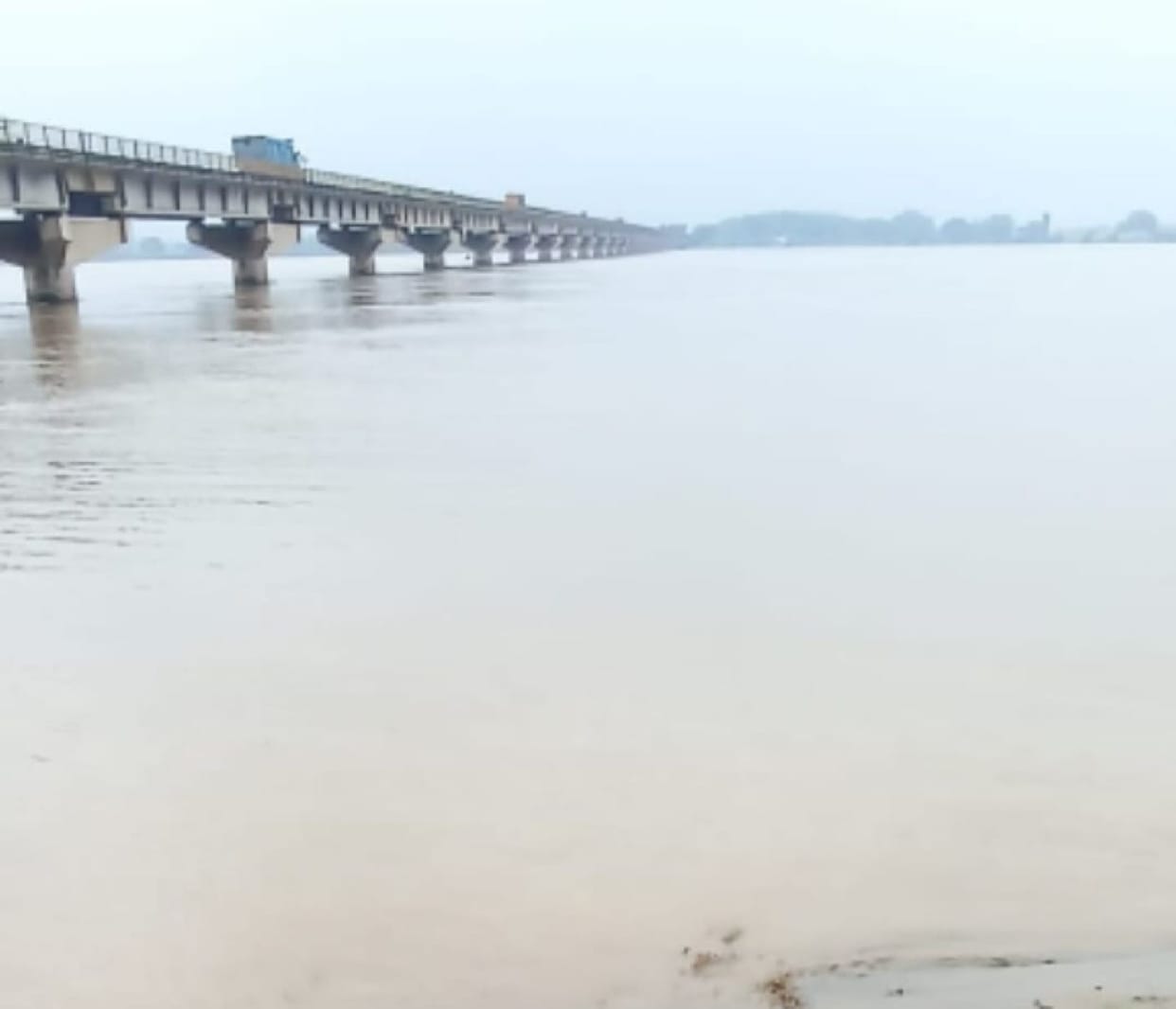 Rapti's water level increased, water entered three hundred houses