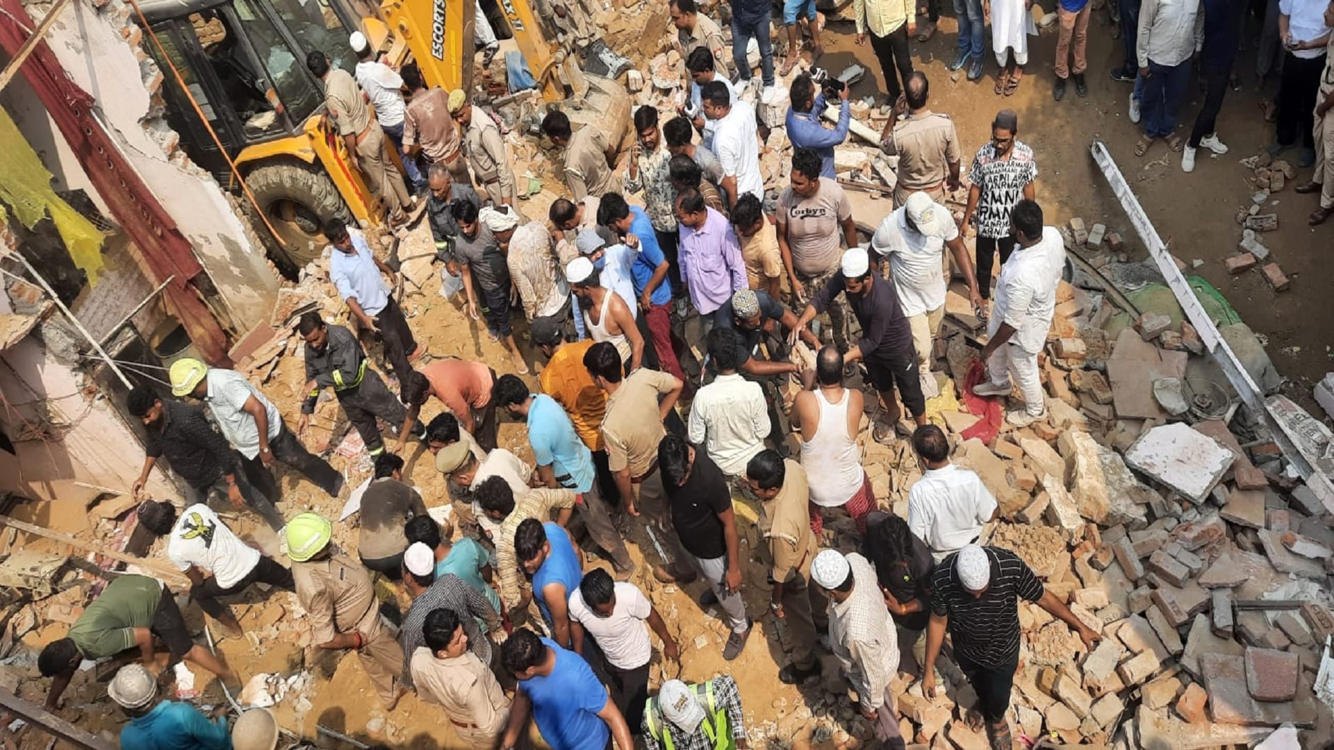 Ghaziabad Loni Blast cylinder sound of blast heard up to 500 meters ... a cloud of dust spread far and wide